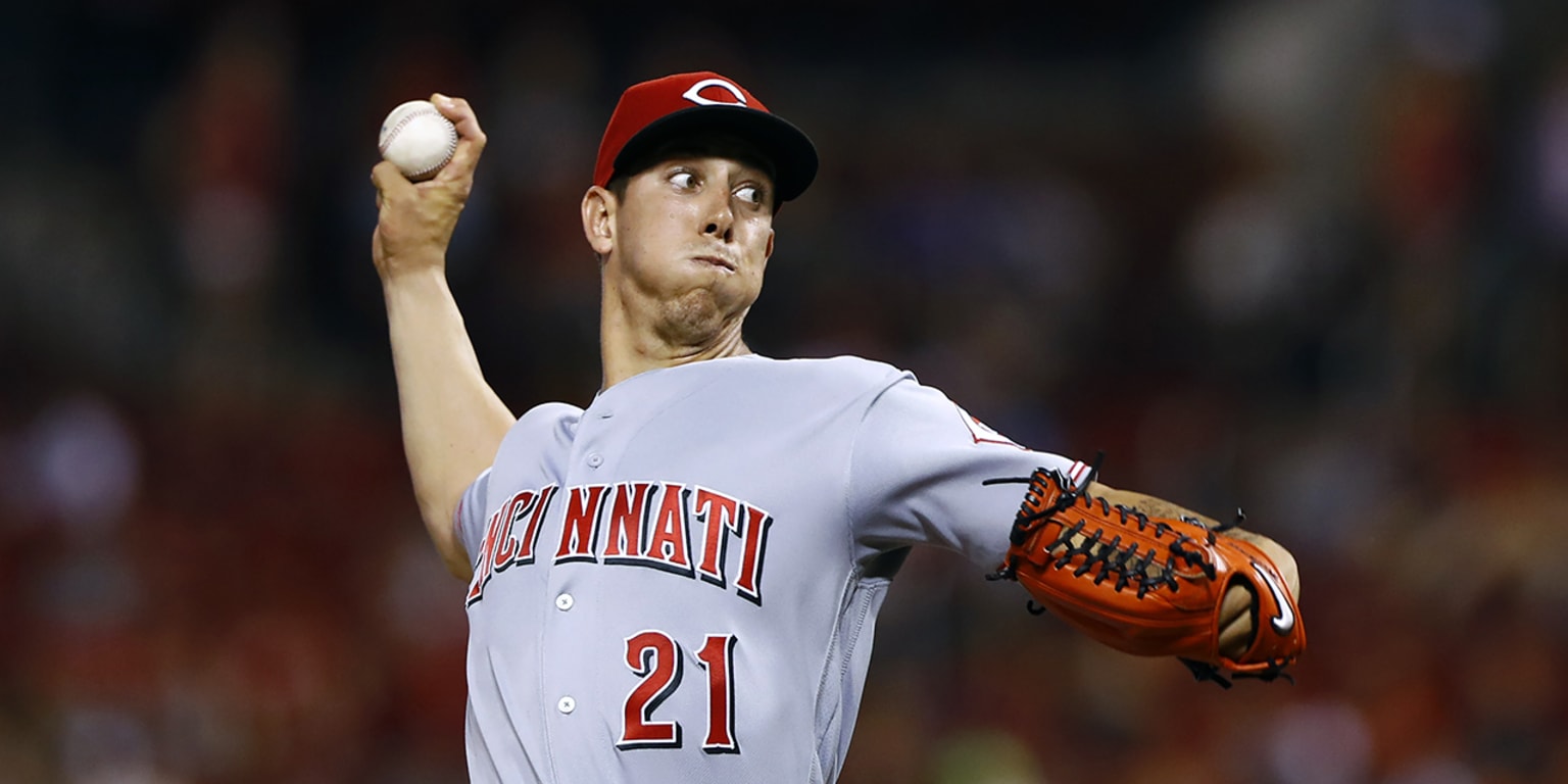 Reds' Michael Lorenzen changed his number to 21 to honor Roberto