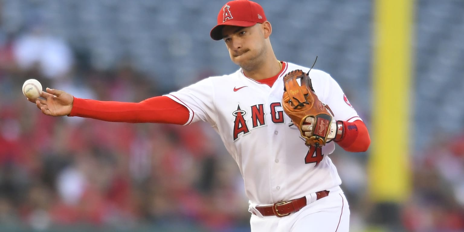 Angels release shortstop José Iglesias