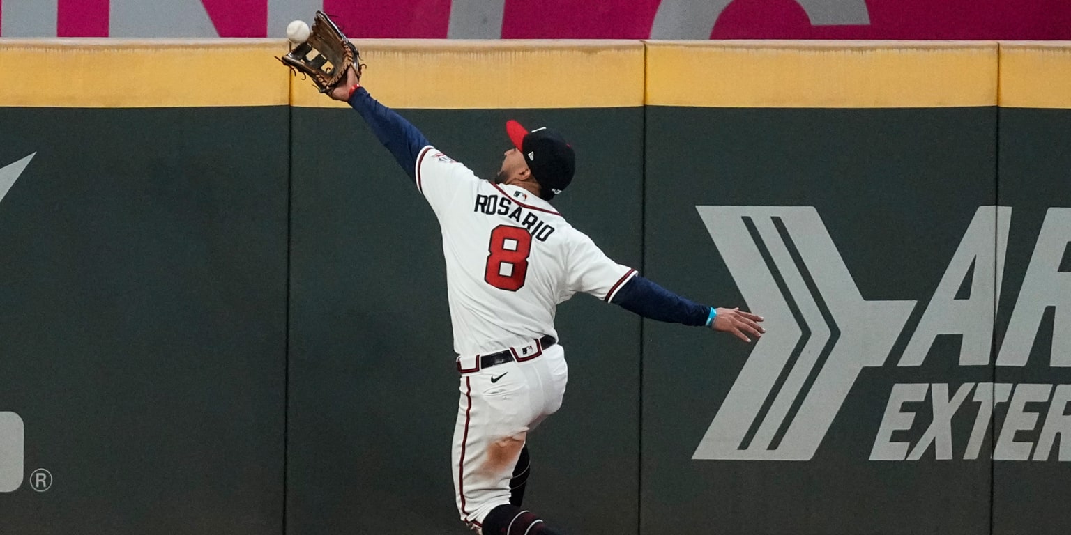 Eddie Rosario catch at wall in World Series Game 4