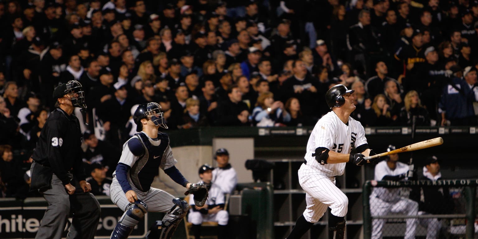 Chicago White Sox Jim Thome (25) is out at second as Baltimore