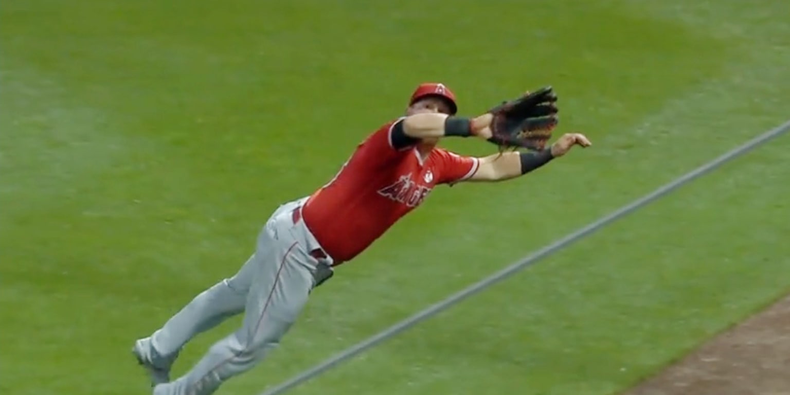 Kole Calhoun's diving catch, 04/16/2022