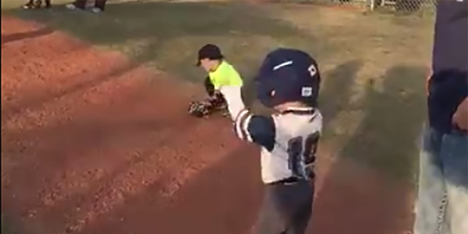 Teeball kid gets on base and dances like everyone who reaches first