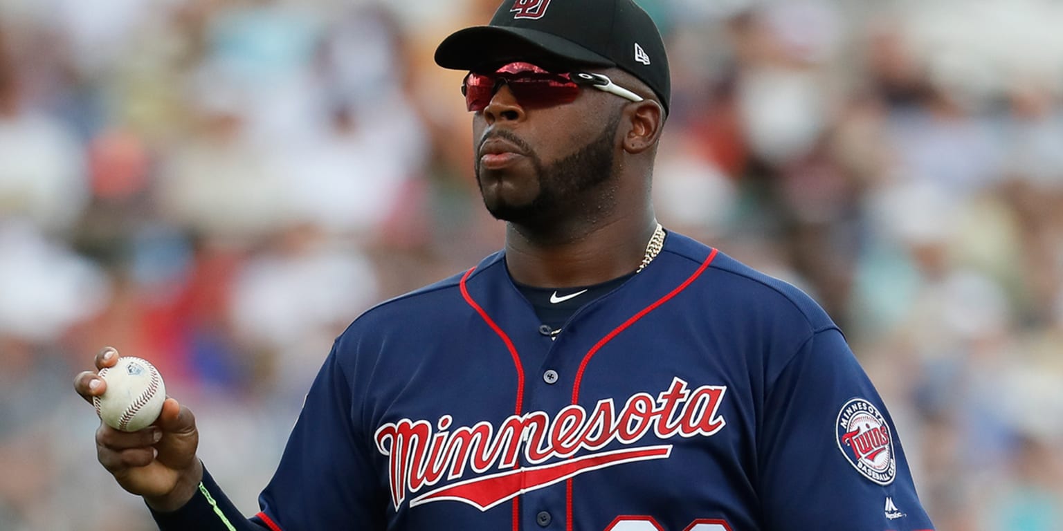 Kennys Vargas reclaimed off waivers by Twins