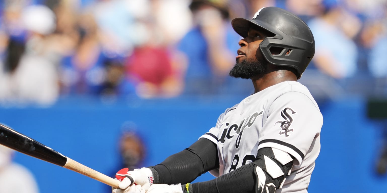 White Sox (4 HR) split series with Azulejos