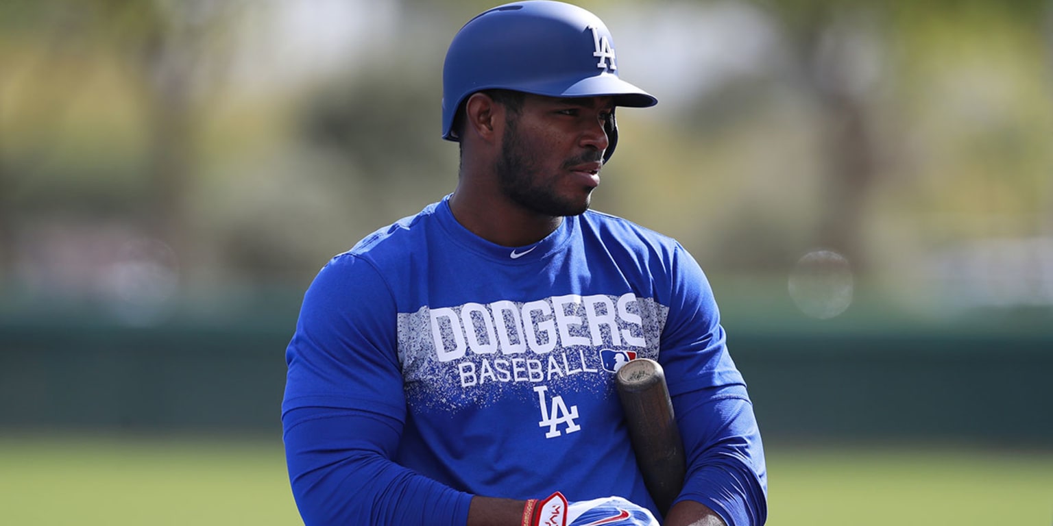 Yasiel Puig out of Dodgers lineup with injured hip
