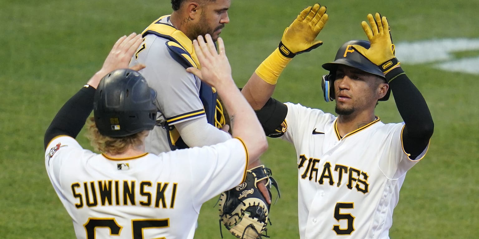 Reynolds hits trio of homers as Pirates win