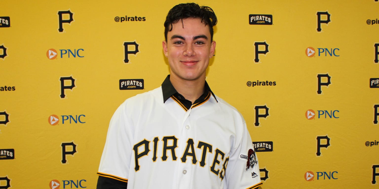 Pirates sign prospect Cristopher Cruz