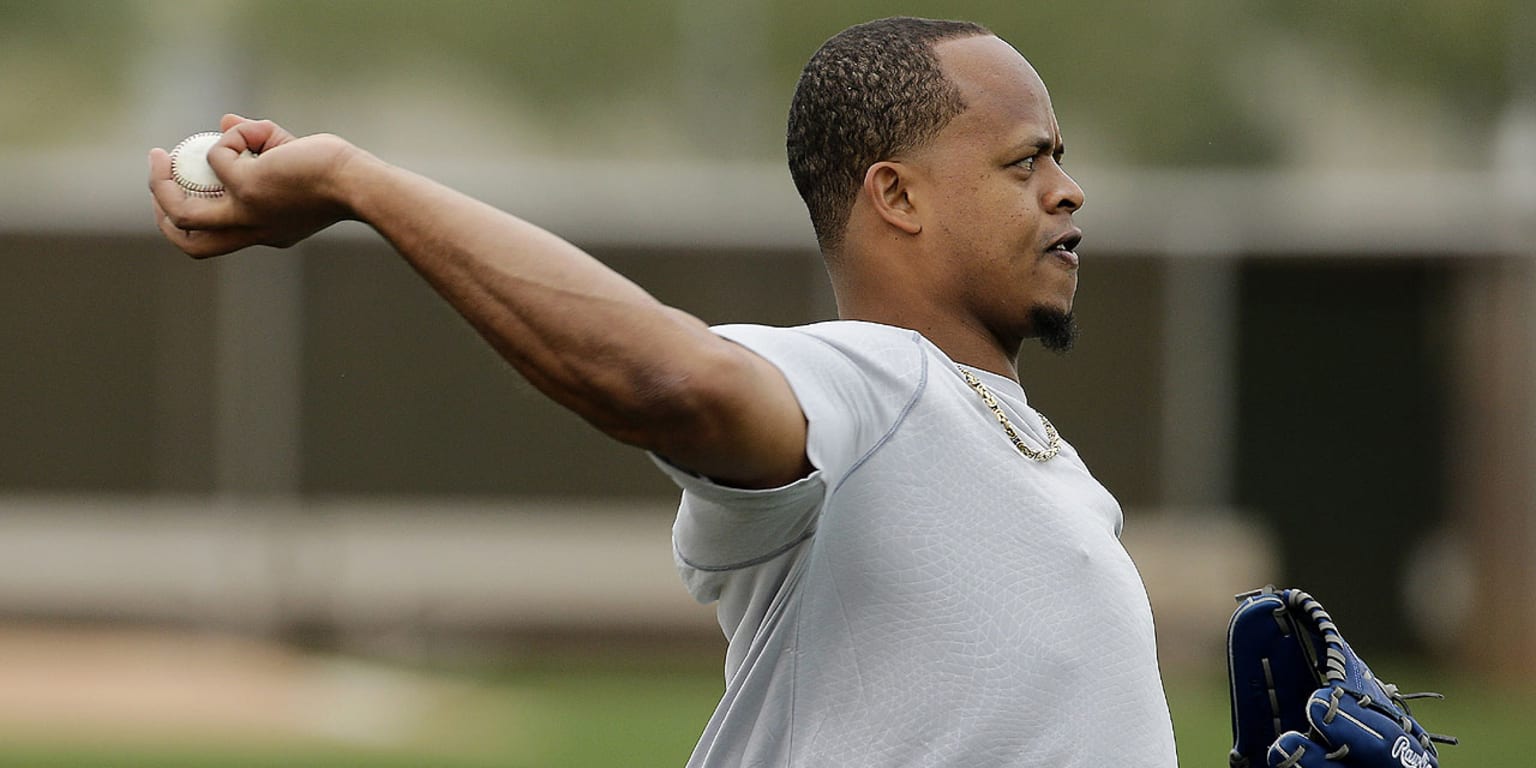 Royals pitchers and catchers report to camp