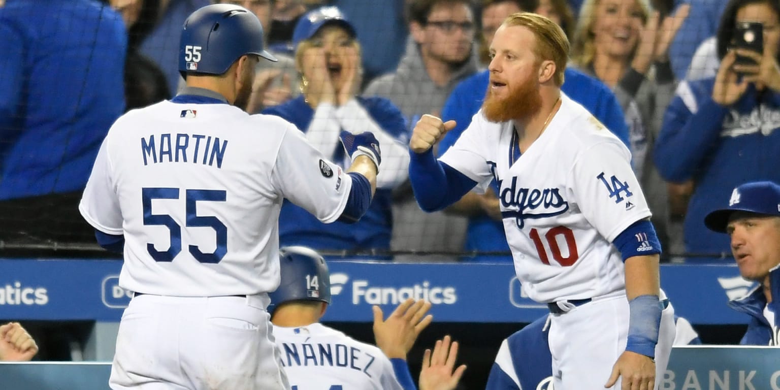 Dodgers' Justin Turner has broken wrist after being hit by pitch