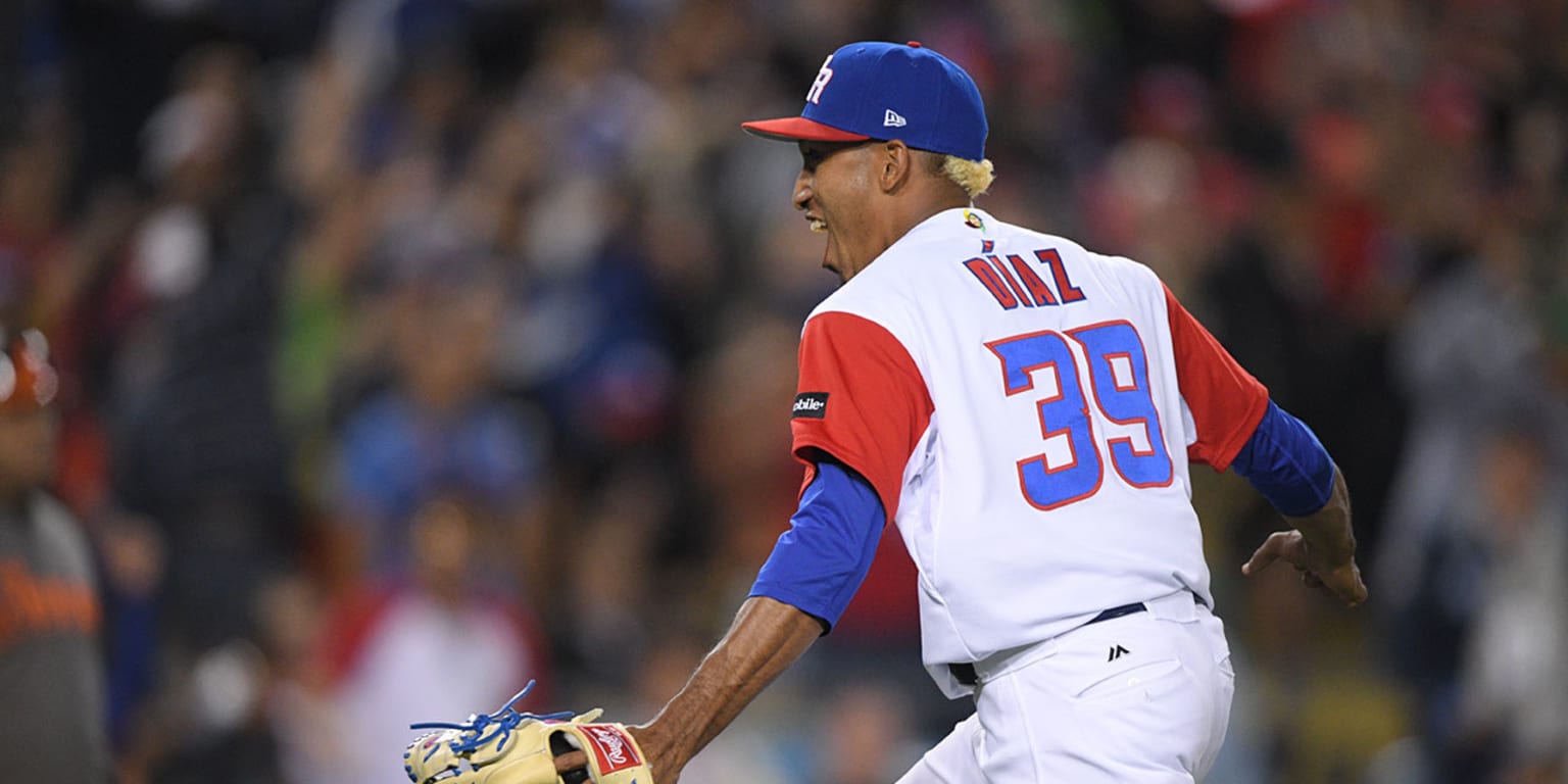 Team Puerto Rico honors Edwin Diaz with jersey in its bullpen