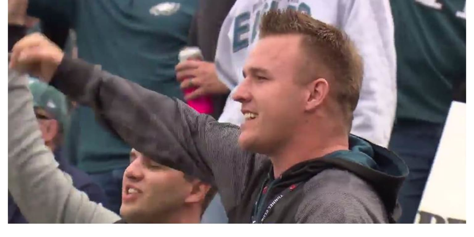 Mike Trout cheers on the Eagles 
