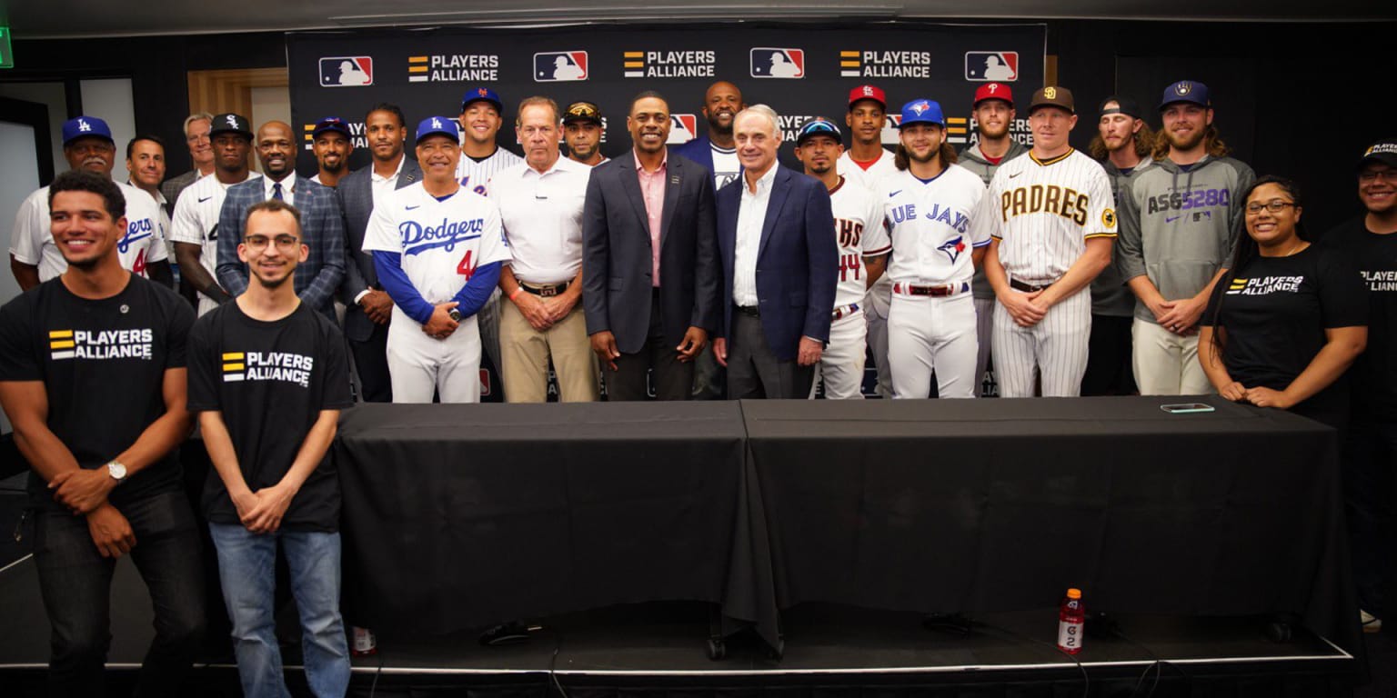 OVER 200 MLB STARS AND COACHES STAND WITH THE PLAYERS ALLIANCE TO HONOR JACKIE  ROBINSON - The Players Alliance