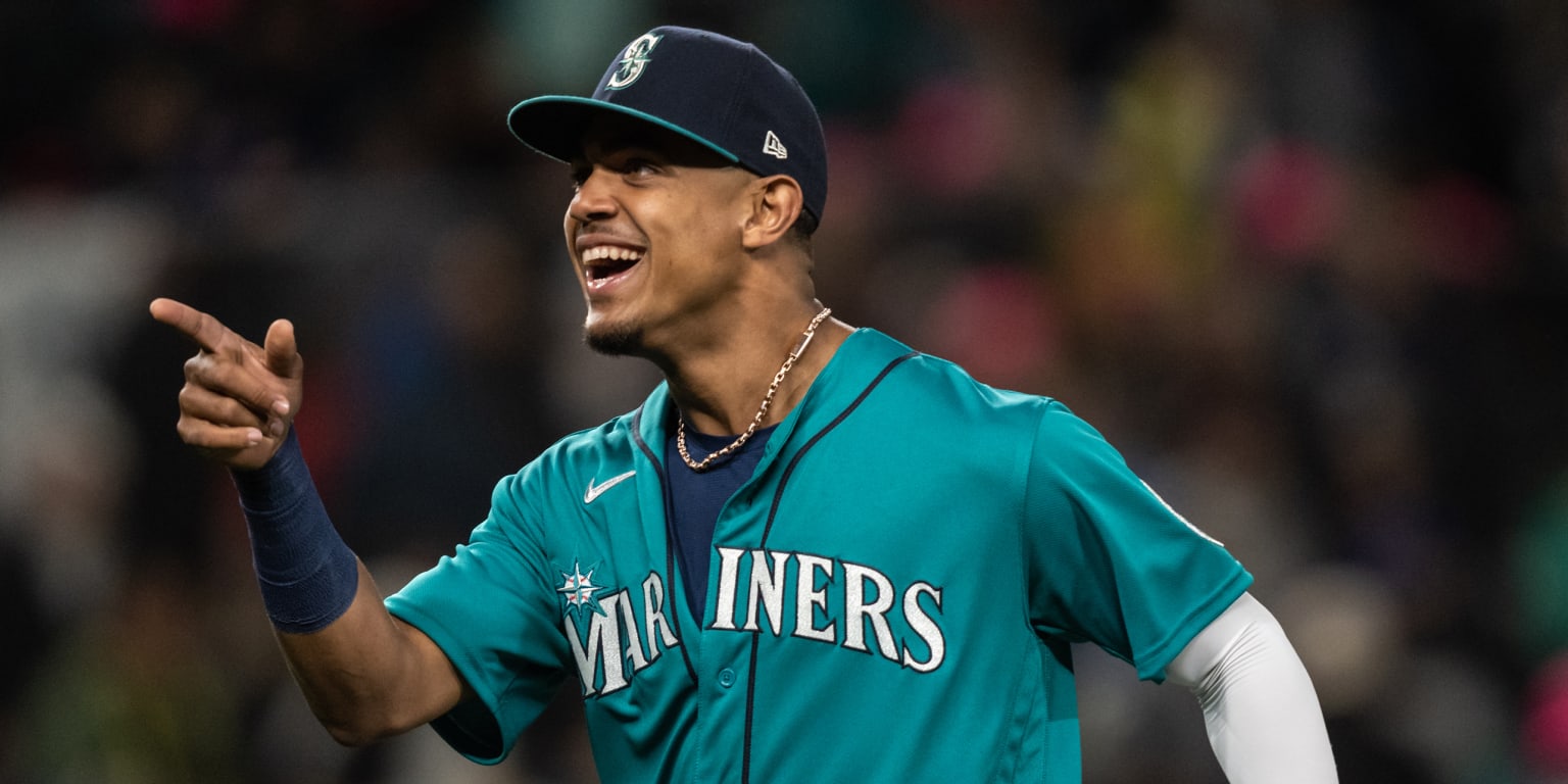 Mariners Bats Break Out In Opening Win Over Astros