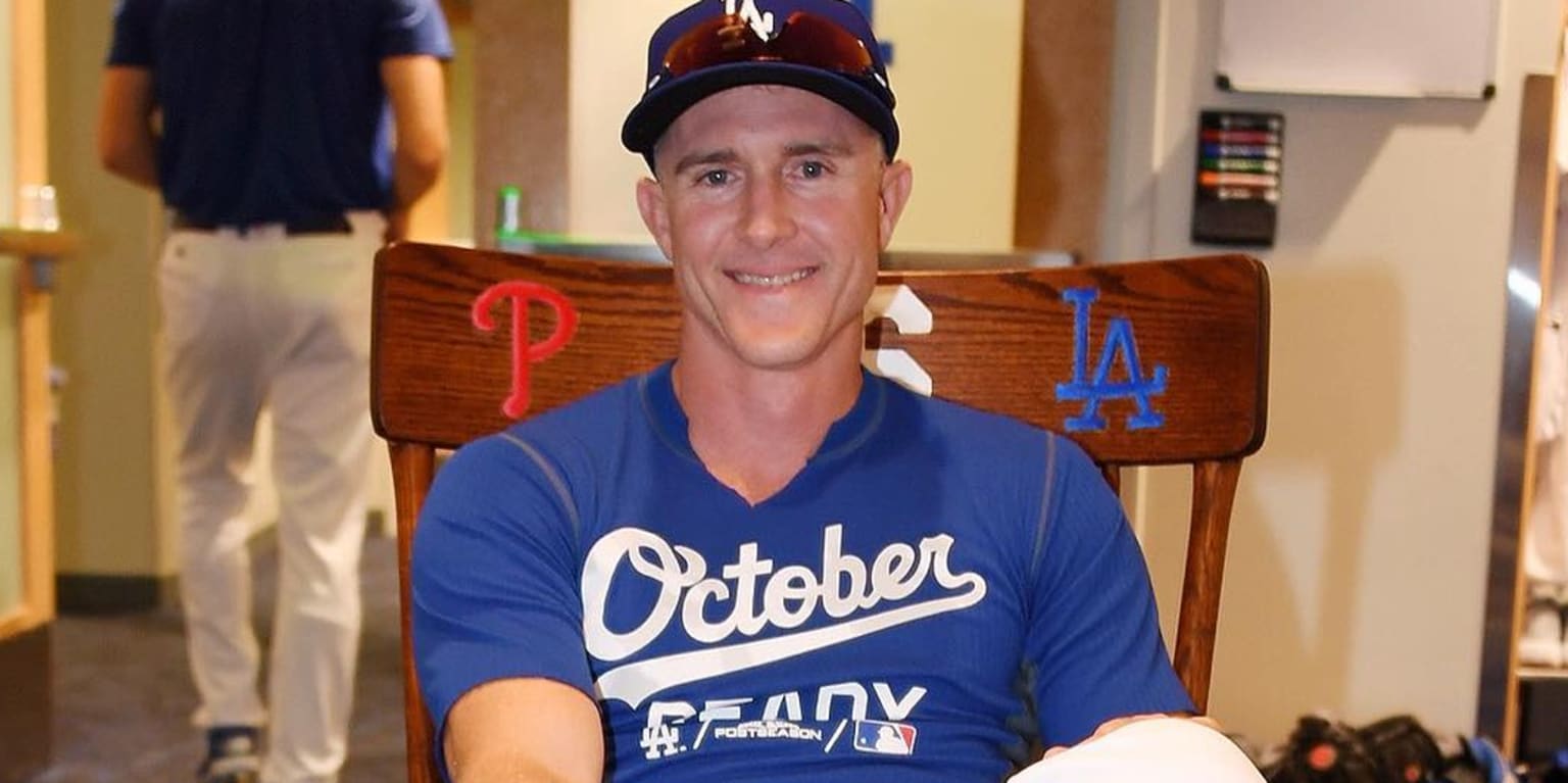 On Chase Utley Bobblehead Night, his sons -- and adopted son Enrique  Hernandez -- shared the spotlight
