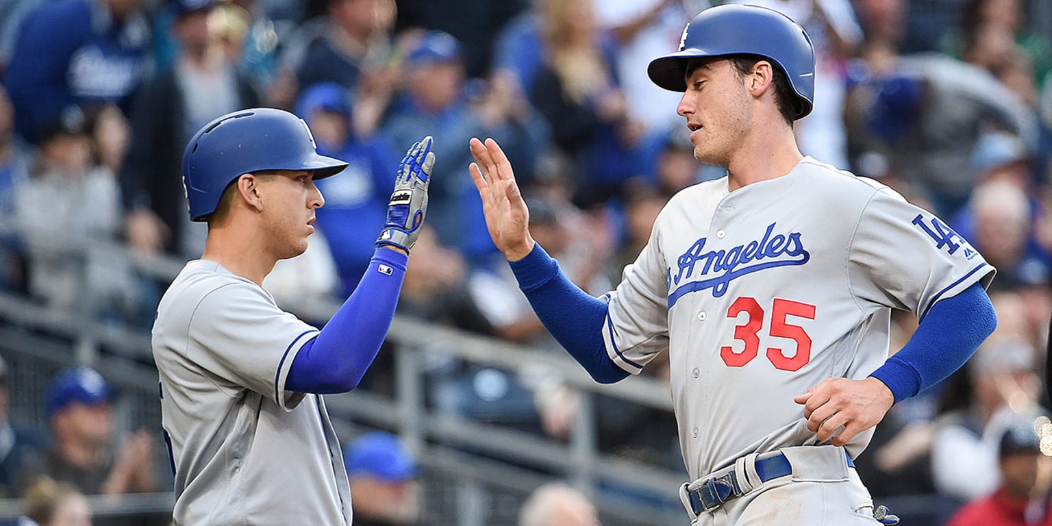 Cody Bellinger puts on his own air show in Cubs' victory against