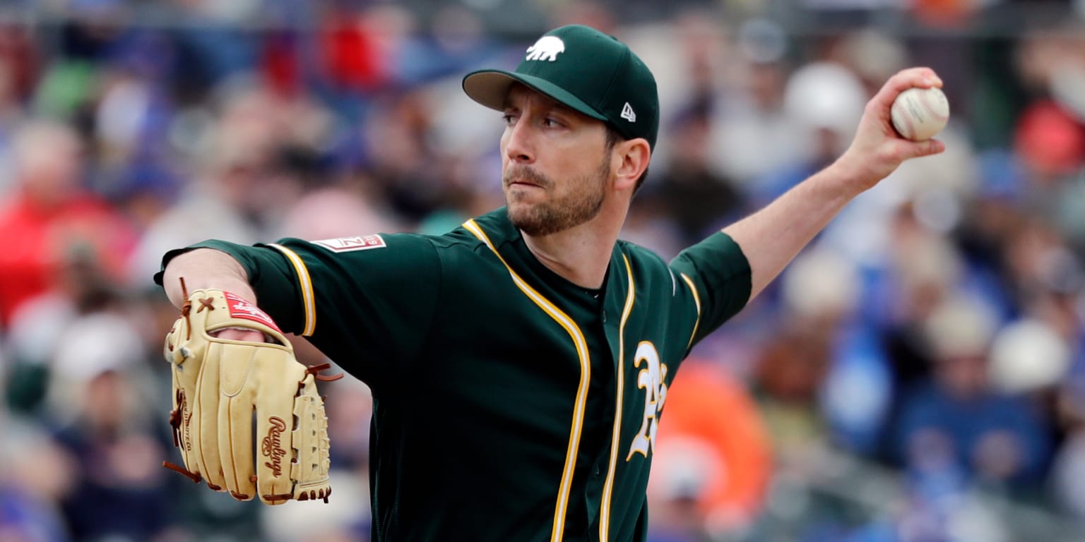 Giants give former A's lefty Jerry Blevins a minor-league deal