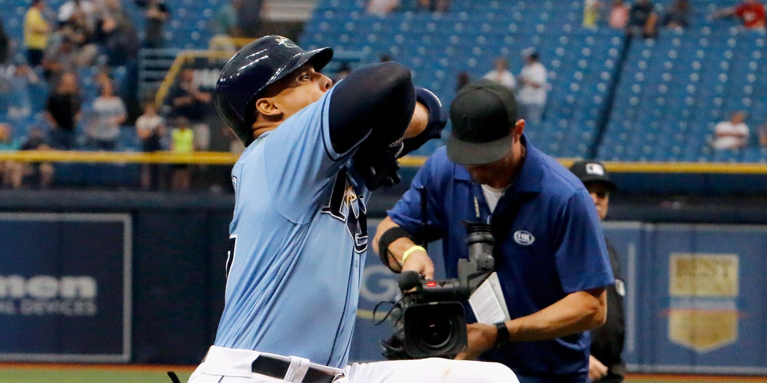 Tampa Bay Rays Carlos Gomez celebrates walk-off home run in style