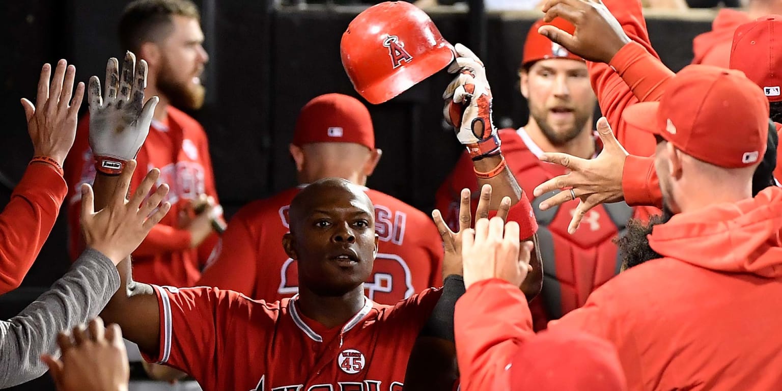 Mike Trout's two homers sink Mets as Angels roll