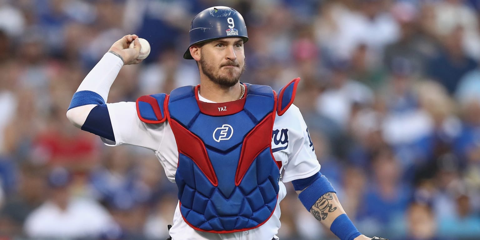 Brewers introduce Yasmani Grandal