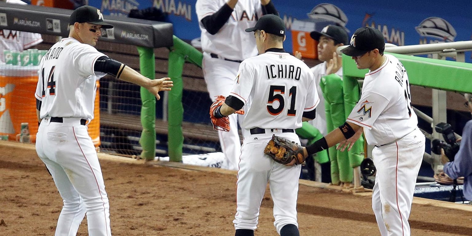 Ichiro Suzuki held hitless in exhibition but strikes out 14