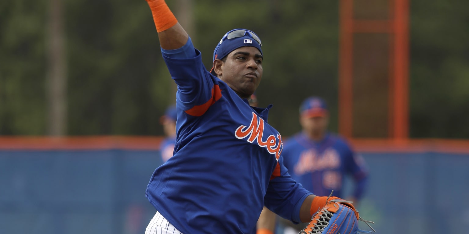 Photo of the Day Yoenis Cespedes throwing knuckleballs at Spring