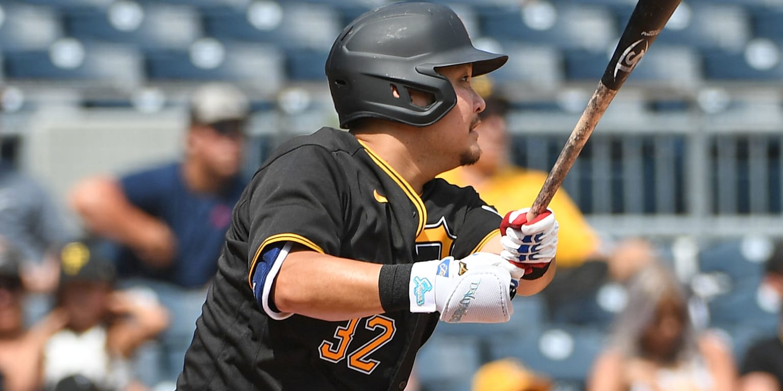 Yoshi Tsutsugo hits his 4th homerun in 21 At-Bats with the Pirates