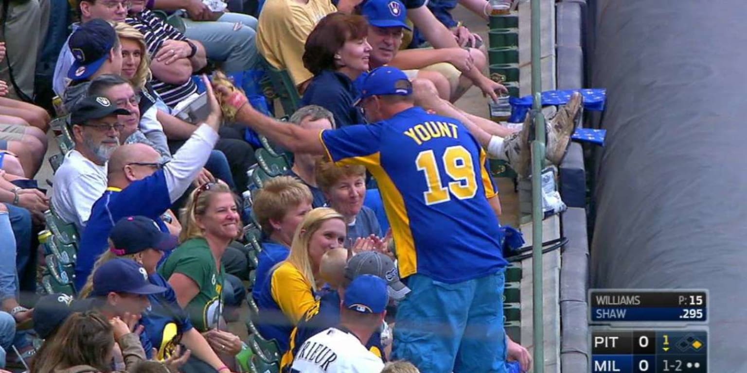 A Brewers fan made a great foul catch and earned a congratulatory fist