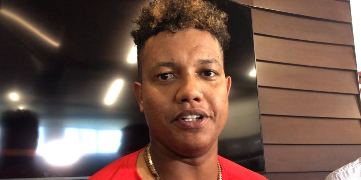 Starlin Castro is reunited with Dave Martinez