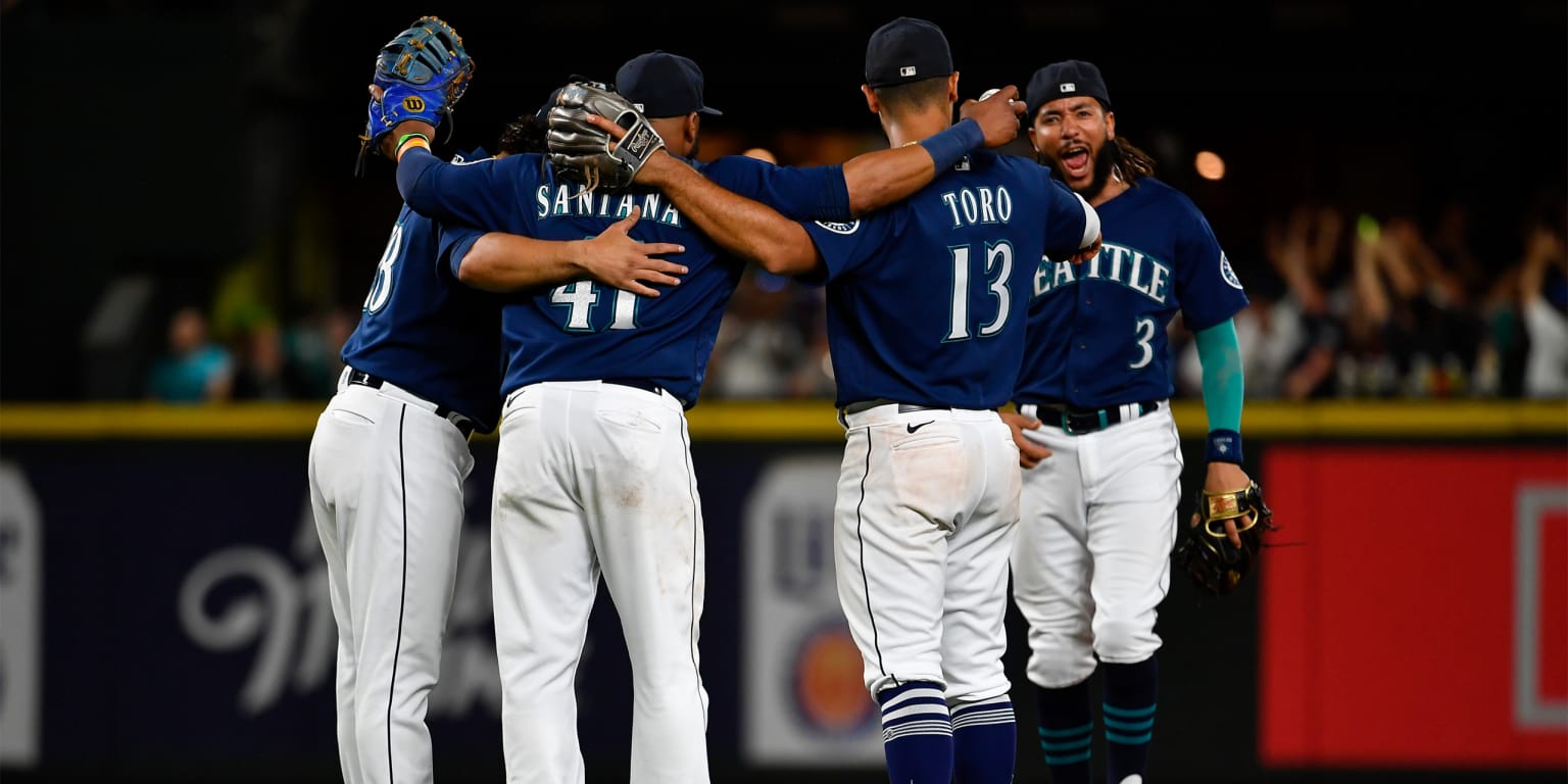 Blue Jays fans might drown out fans in Seattle, but Mariners keep