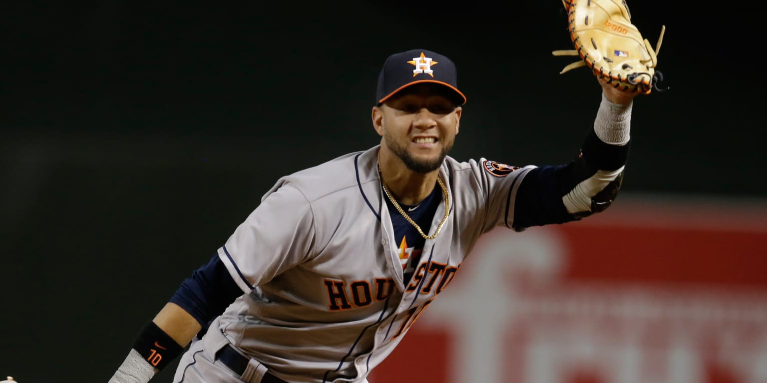 Astros insider: Yuli Gurriel, a scoop machine at first base