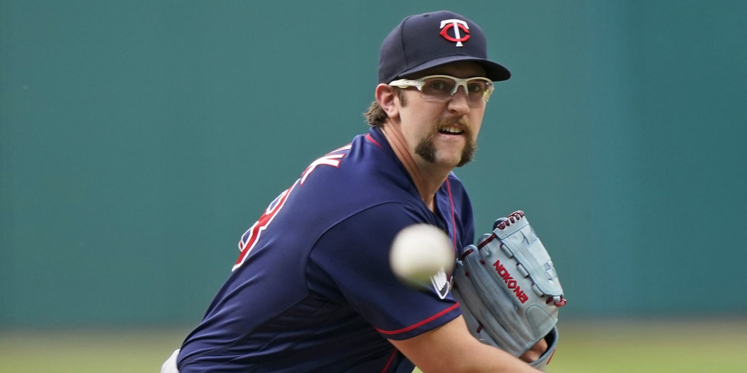 Dobnak se faja y Twins silencian a Indios