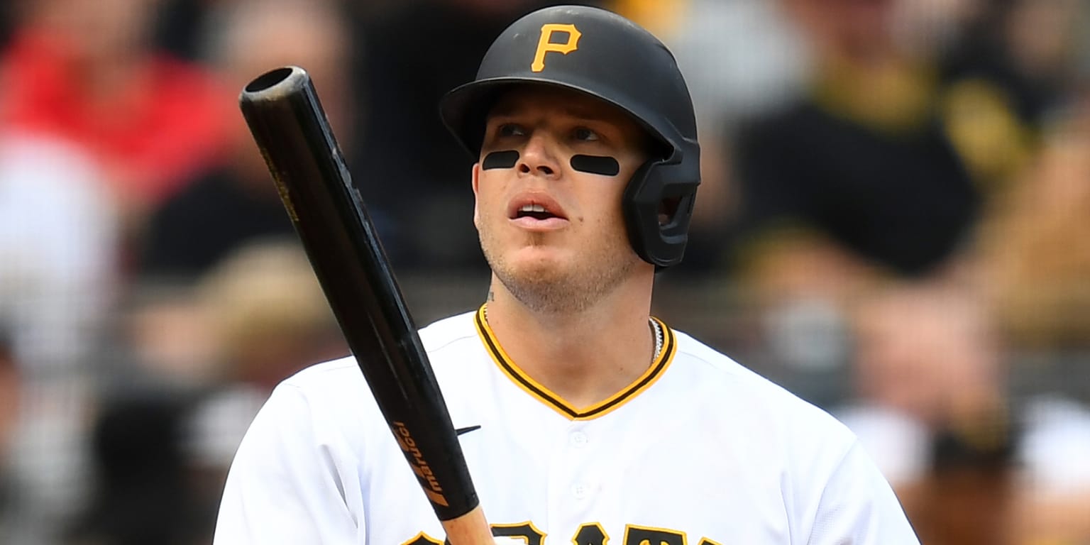 Pirates' catcher Roberto Perez to have surgery, out for season