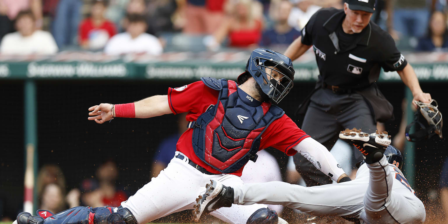 Cleveland, USA. 21st Apr, 2022. Cleveland Guardians Austin Hedges (17)  shakes hands with closer Emmanuel Clase (48) after defeating the Chicago  White Sox at Progressive Field in Cleveland, Ohio on Thursday, April