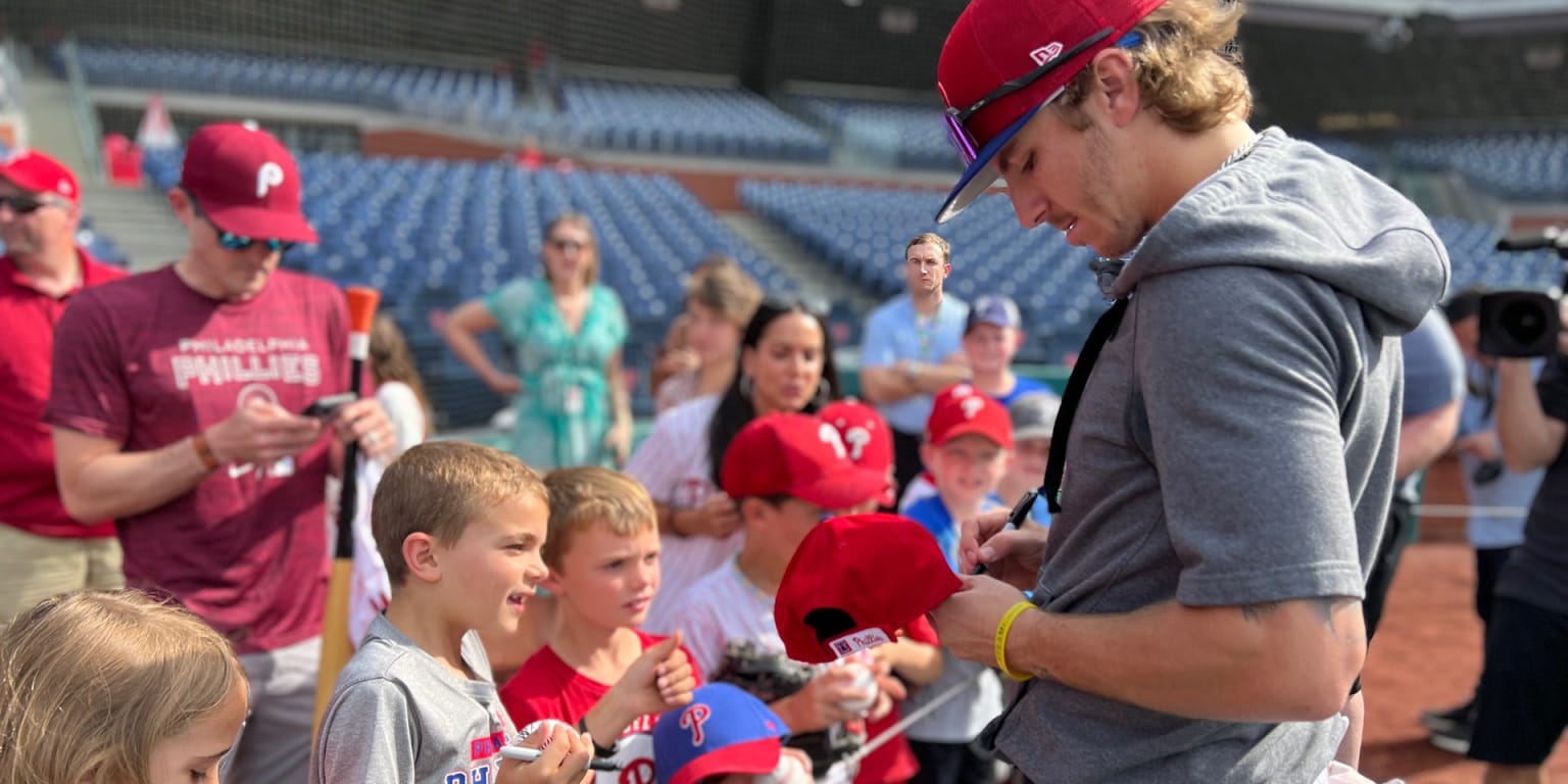 Bryson Stott leaves NLCS tickets for Phillies fan who lost father