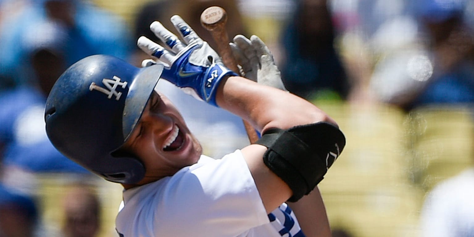 Dodgers News: X-Rays Negative On Corey Seager's Left Wrist