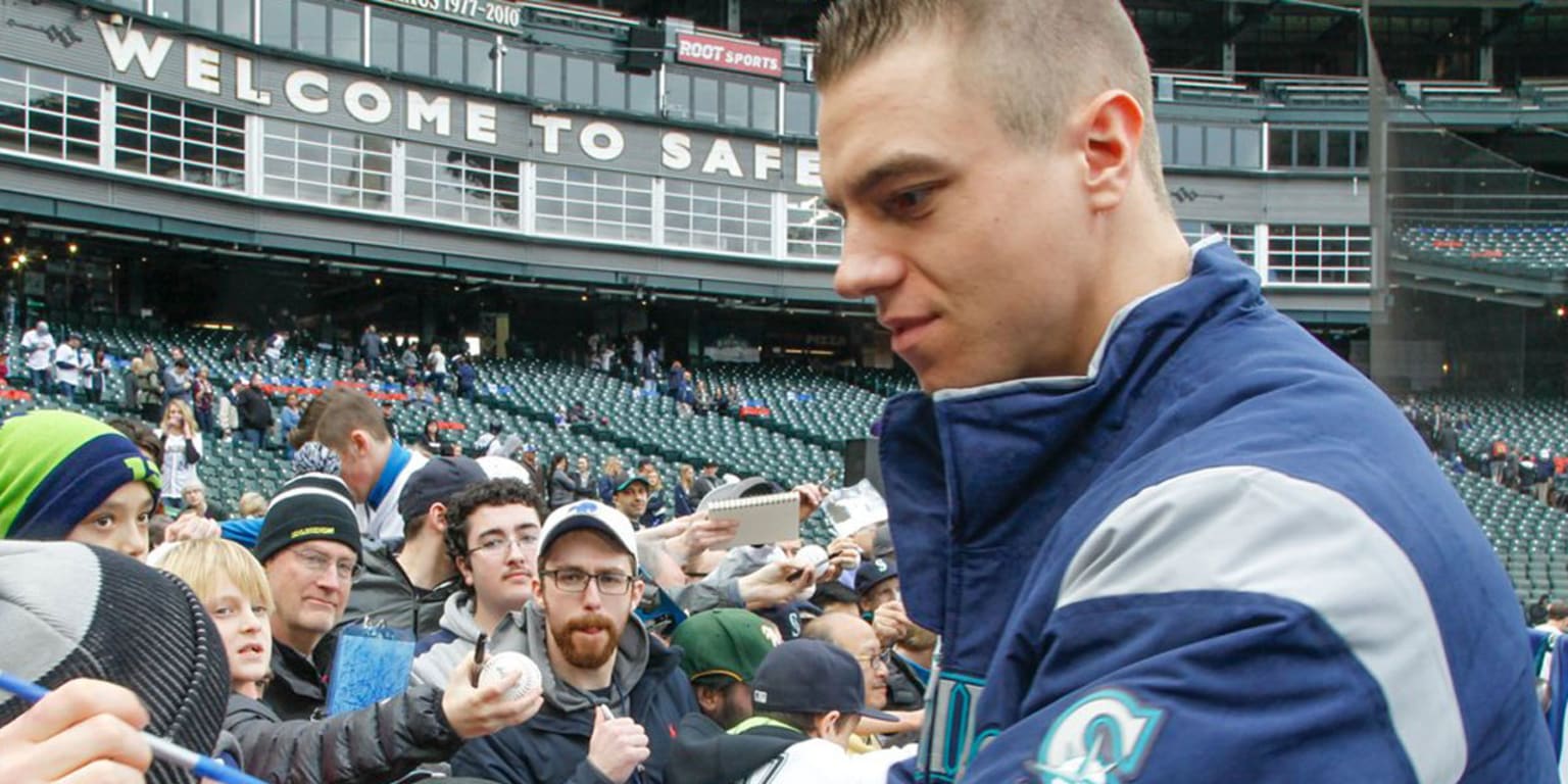 Mariners prospect Tyler O'Neill shows off talent on the field and … on the  keyboard?