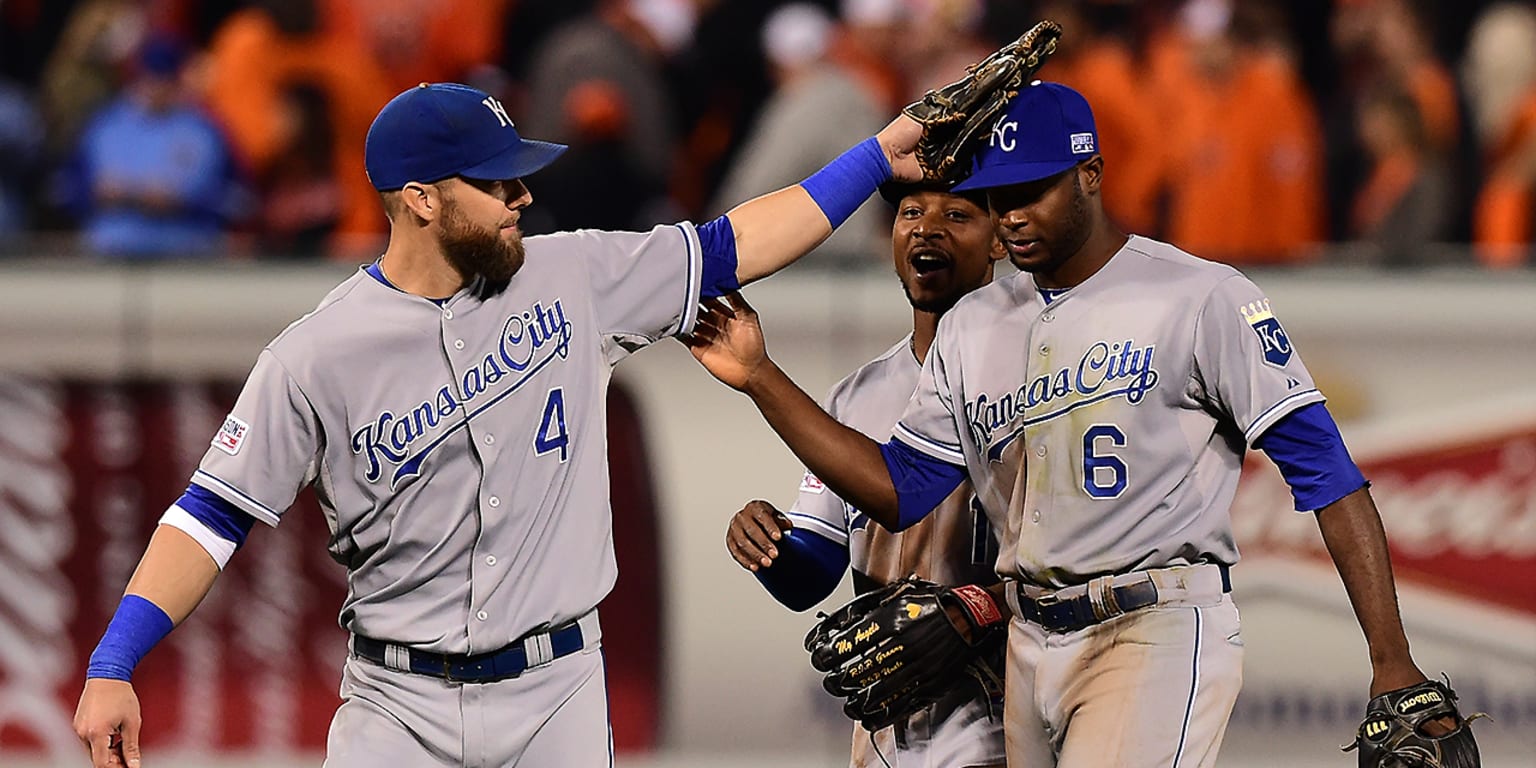 ALCS 2015: Cain's dash helps Royals clinch title, again