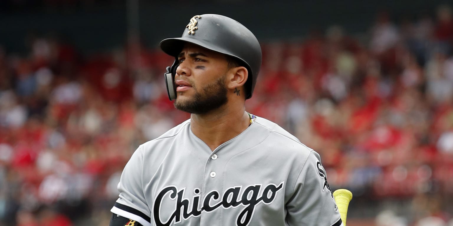 Yoan Moncada leaves Friday's game with hamstring tightness