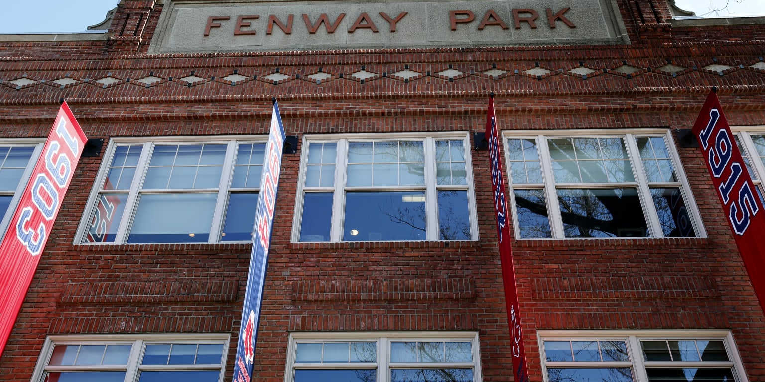 Red Sox fans fill Fenway Park for Opening Day