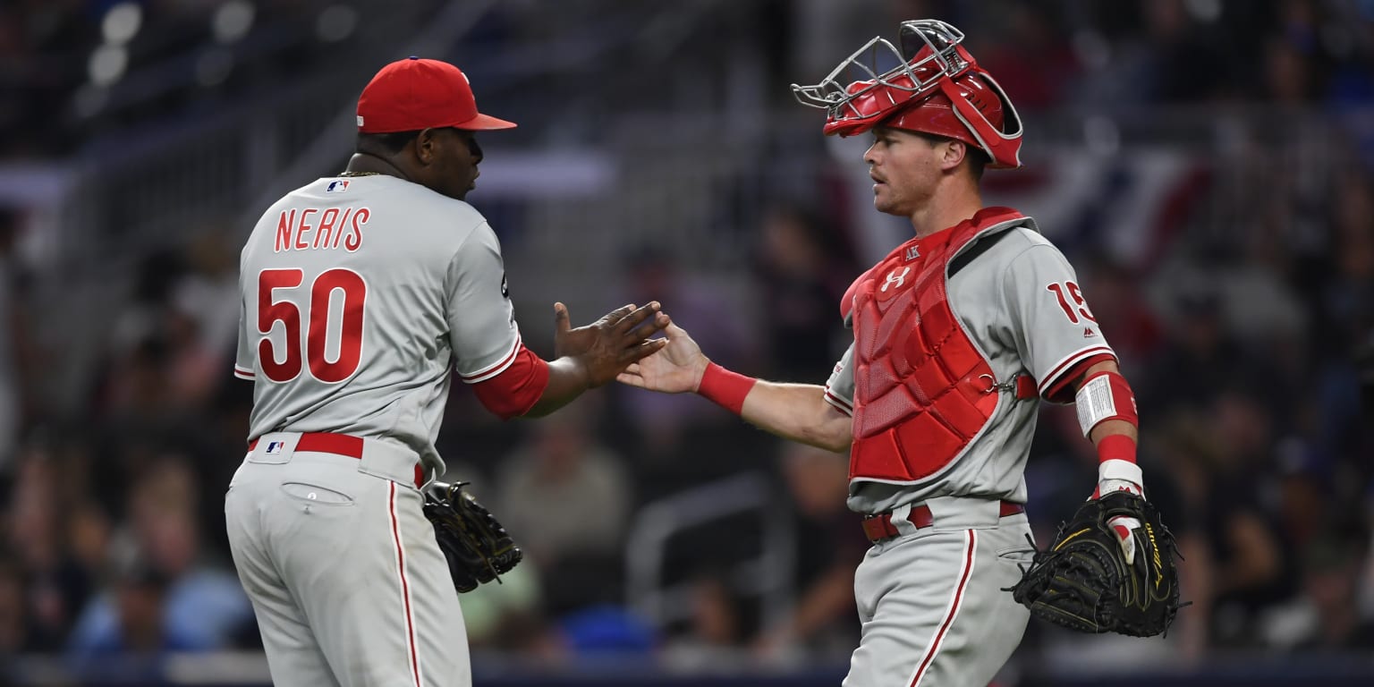 Hector Neris gets save in comeback win
