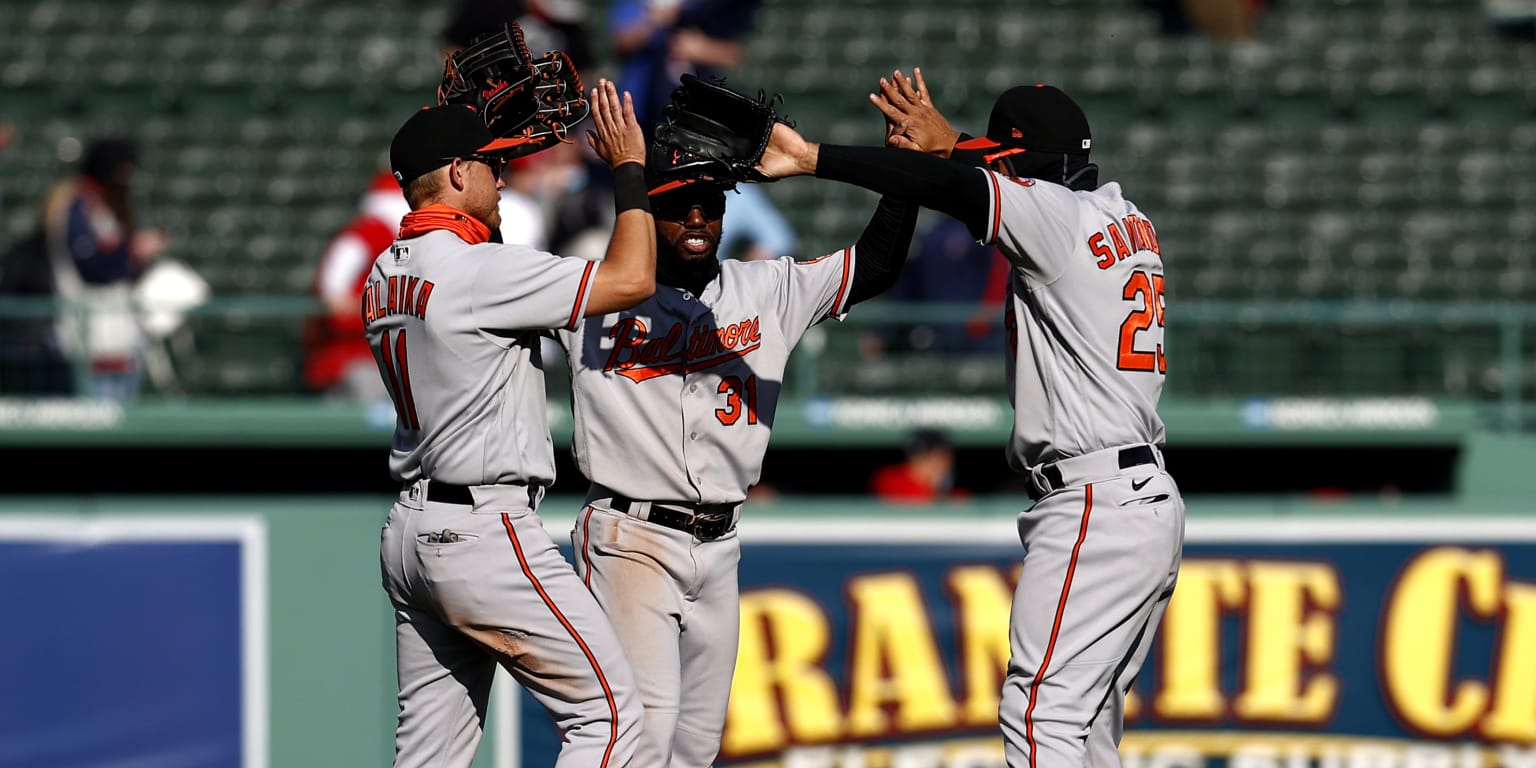 Orioles rout Tigers in AL playoff opener