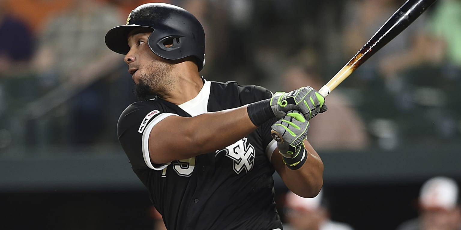 Jose Abreu learns from Welington Castillo