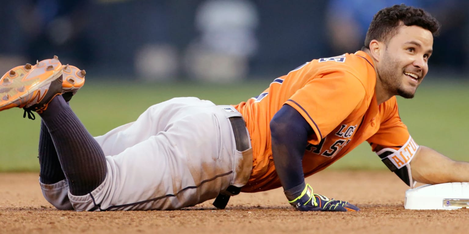 Astros' Jose Altuve bit into his helmet in on-deck circle - Sports