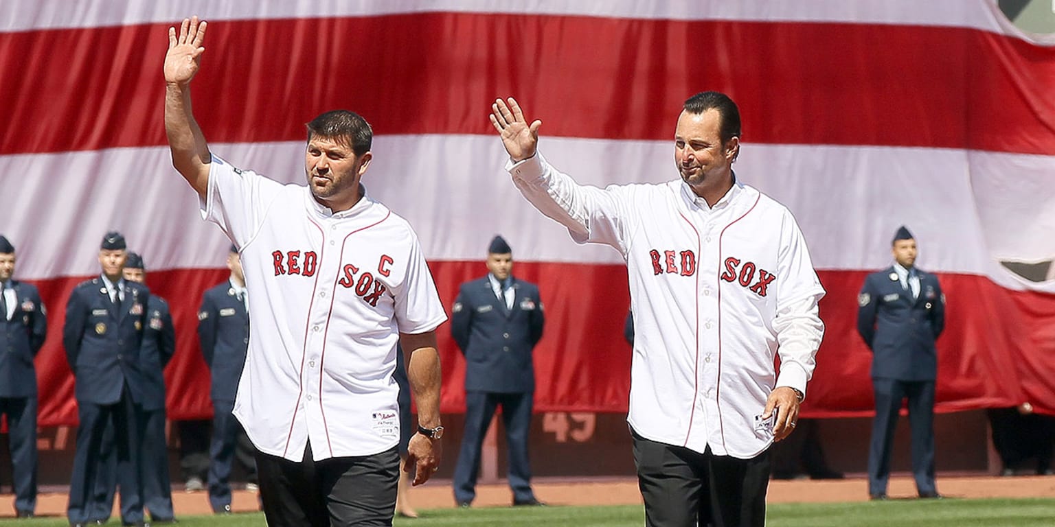 Watch: Former All-Star C Jason Varitek surprises fan wearing his T-shirt