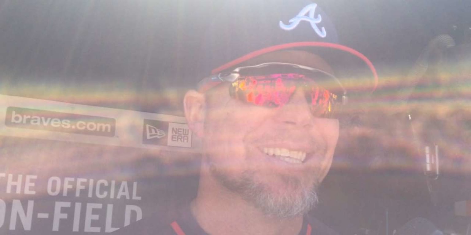 What Pros Wear: What Pros Wear: Chipper Jones (Glove, Sunglasses) - What  Pros Wear