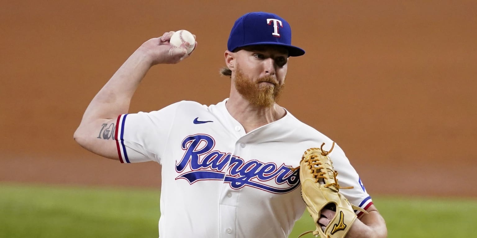 We love a good @rangers first-pitch moment! Especially when it's