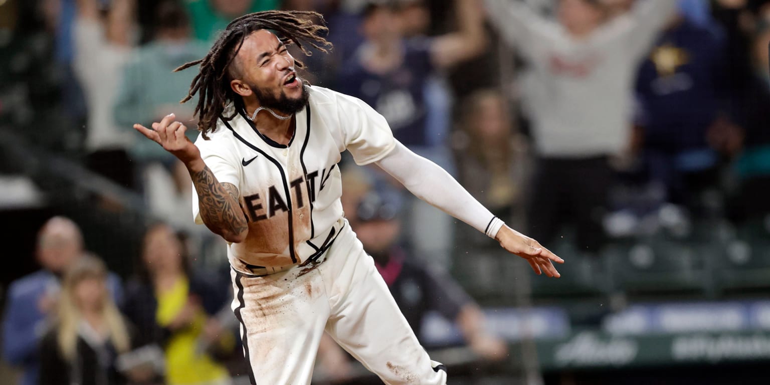 Mariners win on walk off in 10th inning vs. Rays