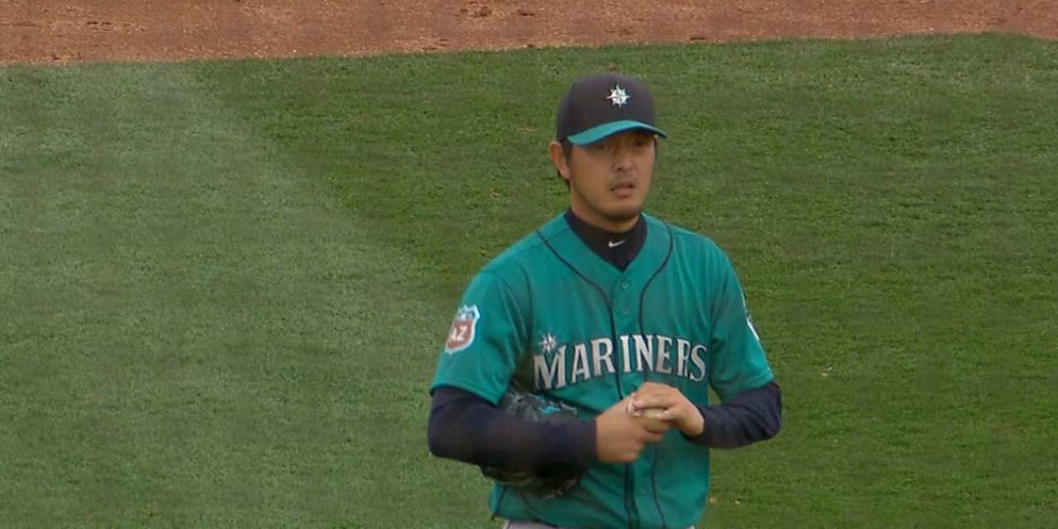 Hisashi Iwakuma perfect in spring debut