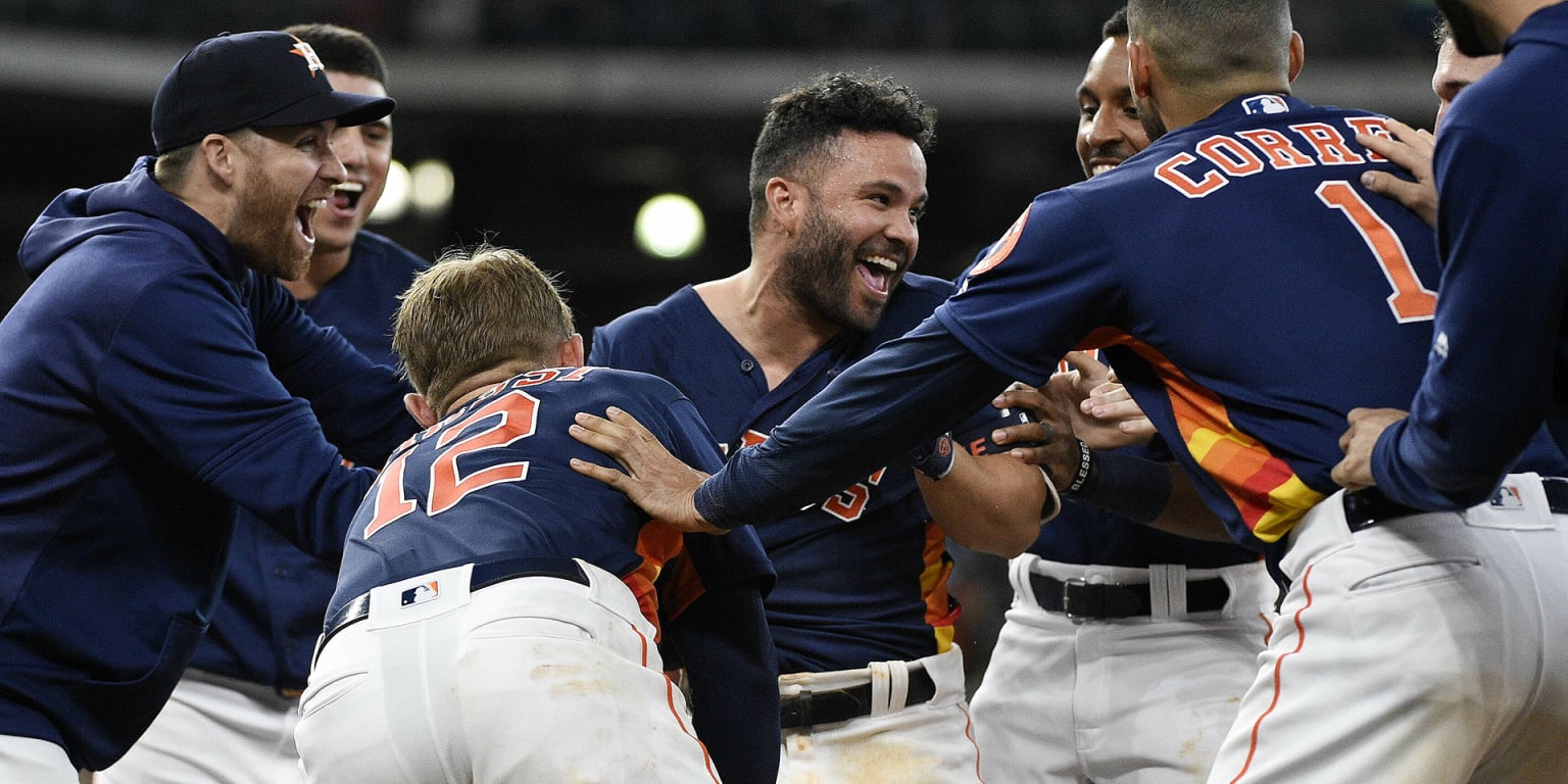 Houston Astros' Aledmys Diaz celebrates his solo home run with