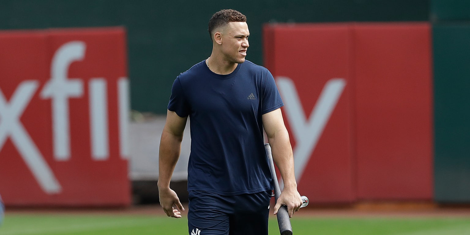 Aaron Judge begins taking cage swings off tee in his rehab